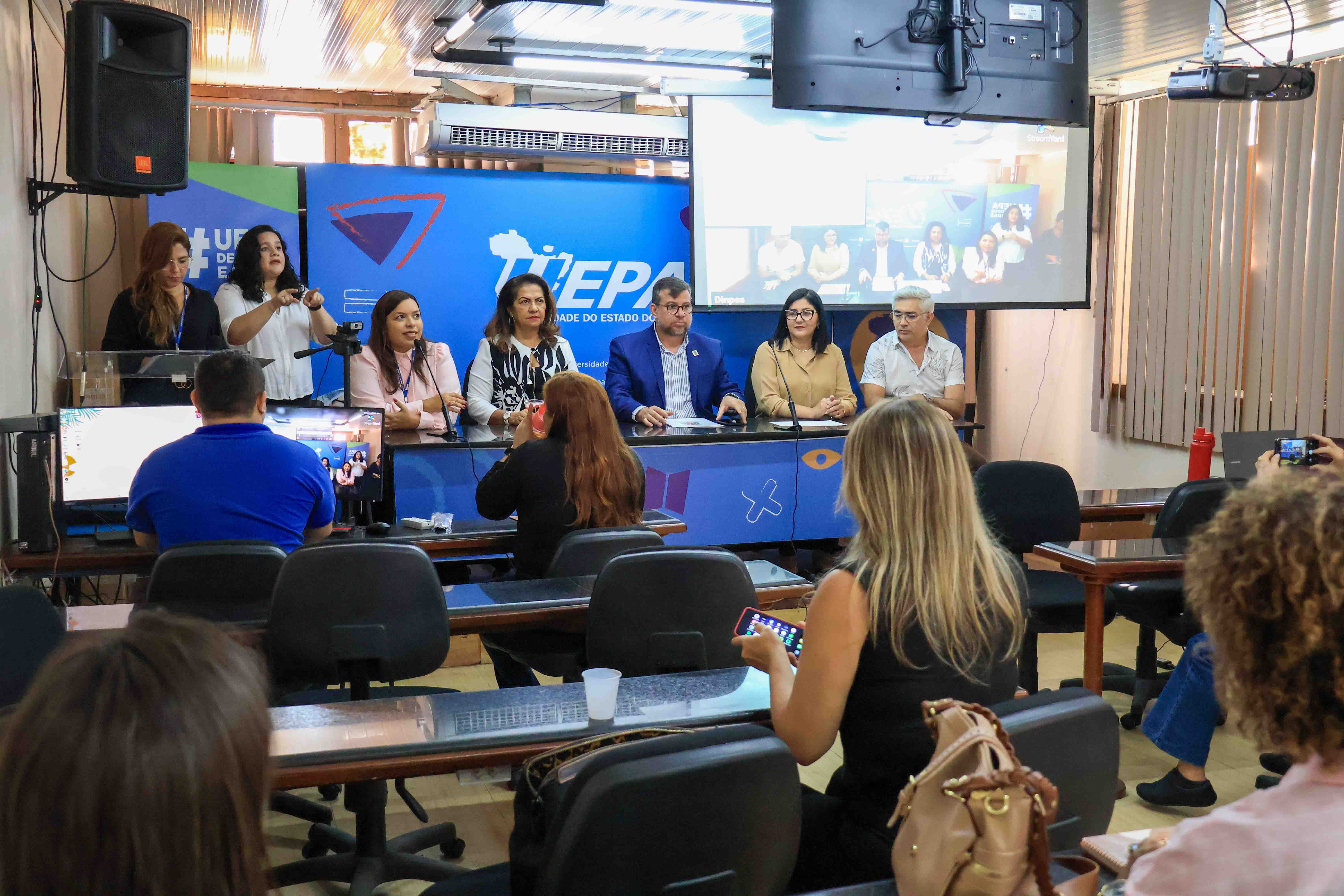 A Diretoria de Inclusão e Permanência Estudantil (DINPES) realizou na manhã desta quarta-feira, 6, no auditório do Consun, o Painel Temático "dez anos da Lei Brasileira de Inclusão (LBI):conquistas e desafios no âmbito da inclusão na Uepa". Foto: Sidney Oliveira/Ascom Uepa