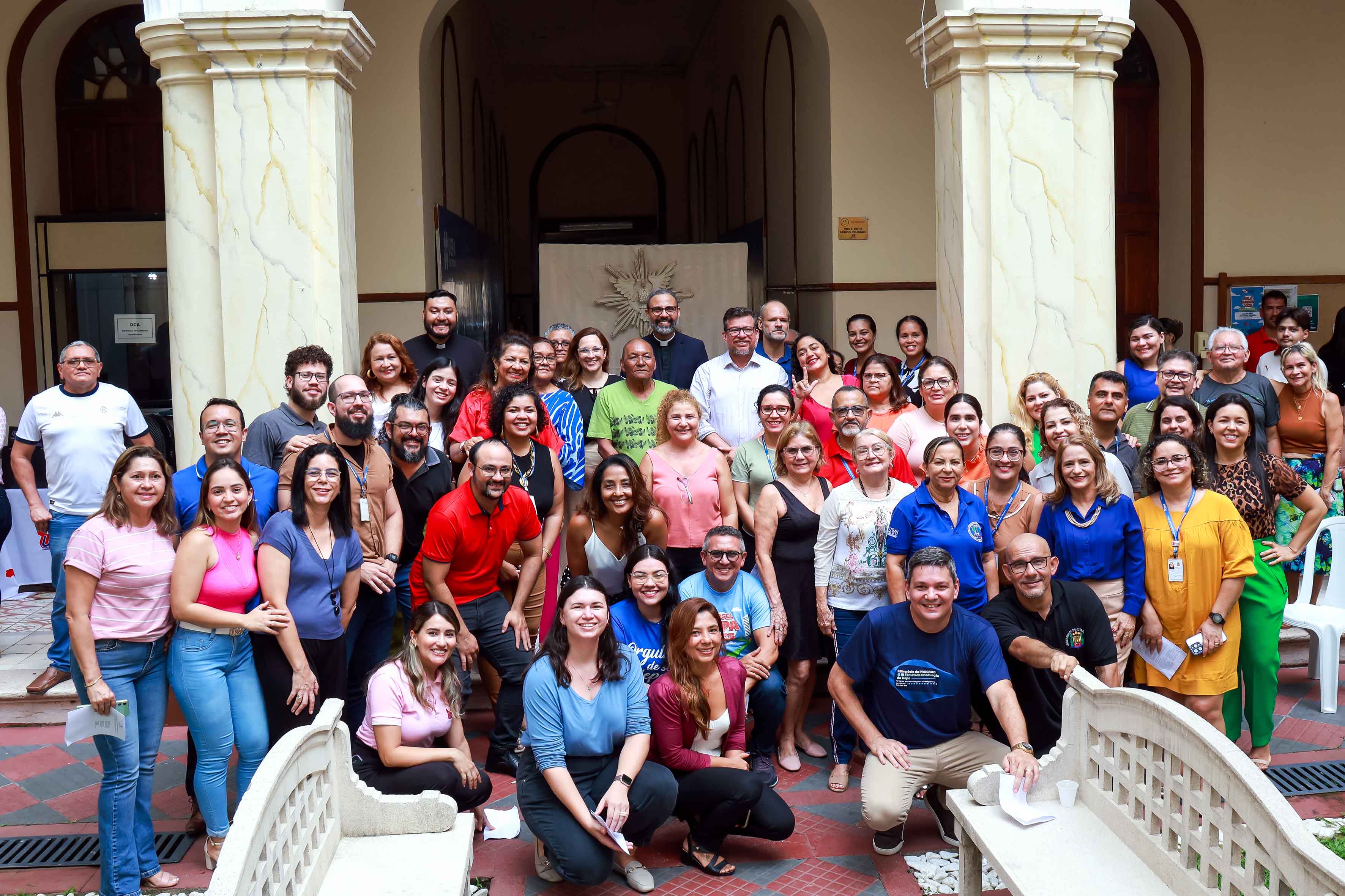 Celebração Ecumênica de Páscoa com a participação da Pastora Luana Fernandes, dos Padres Paulo João e Leonardo Monteiro, e da presença do Reitor Clay Chagas, a Vice-Reitoria Ilma Pastana, Pró-Reitores e servidores da instituição, na manhã desta terça-feira, 22, no Hall da Reitoria. Foto: Sidney Oliveira/Ascom Uepa.