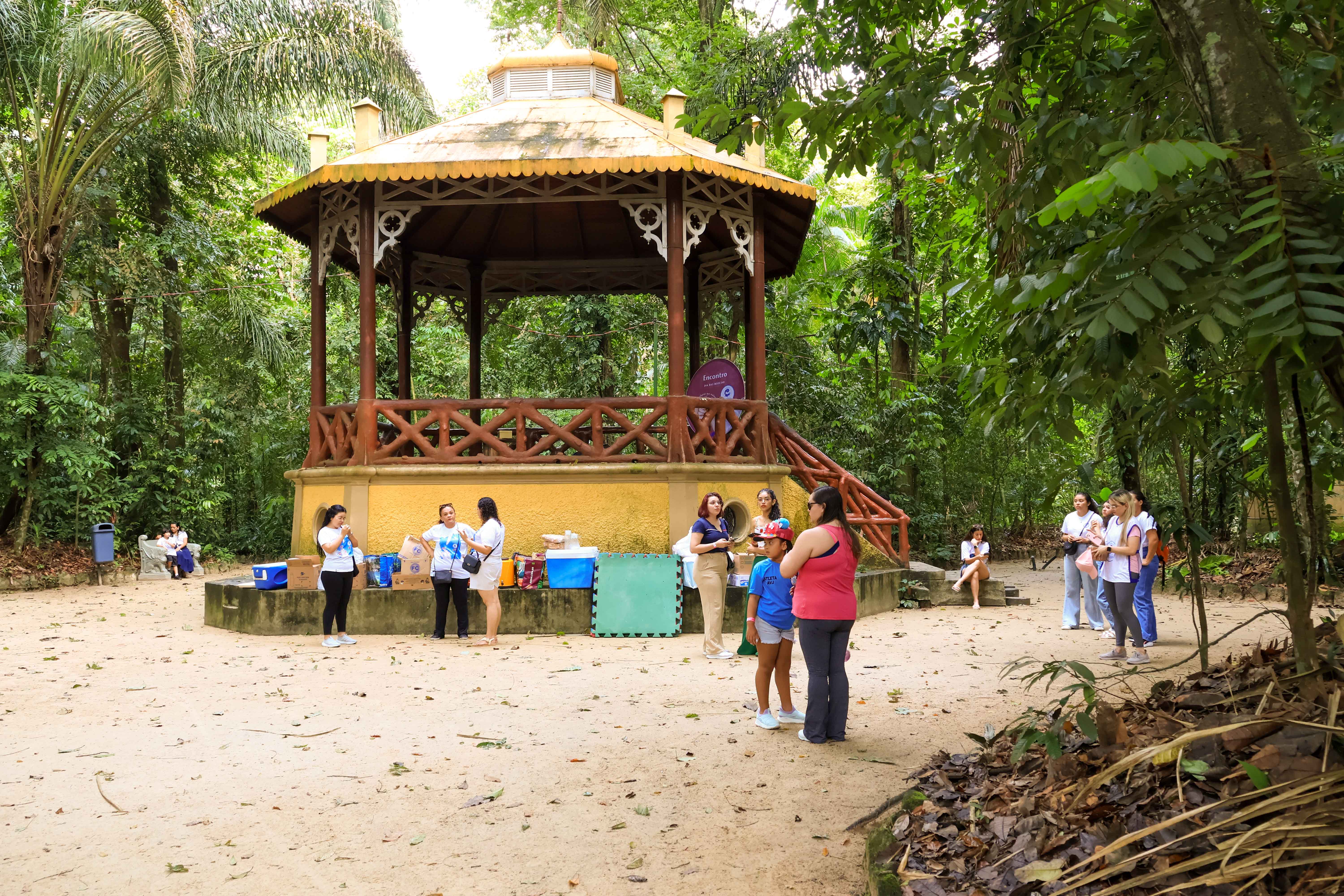Grupo APOIA homenageia mães de pessoas autistas