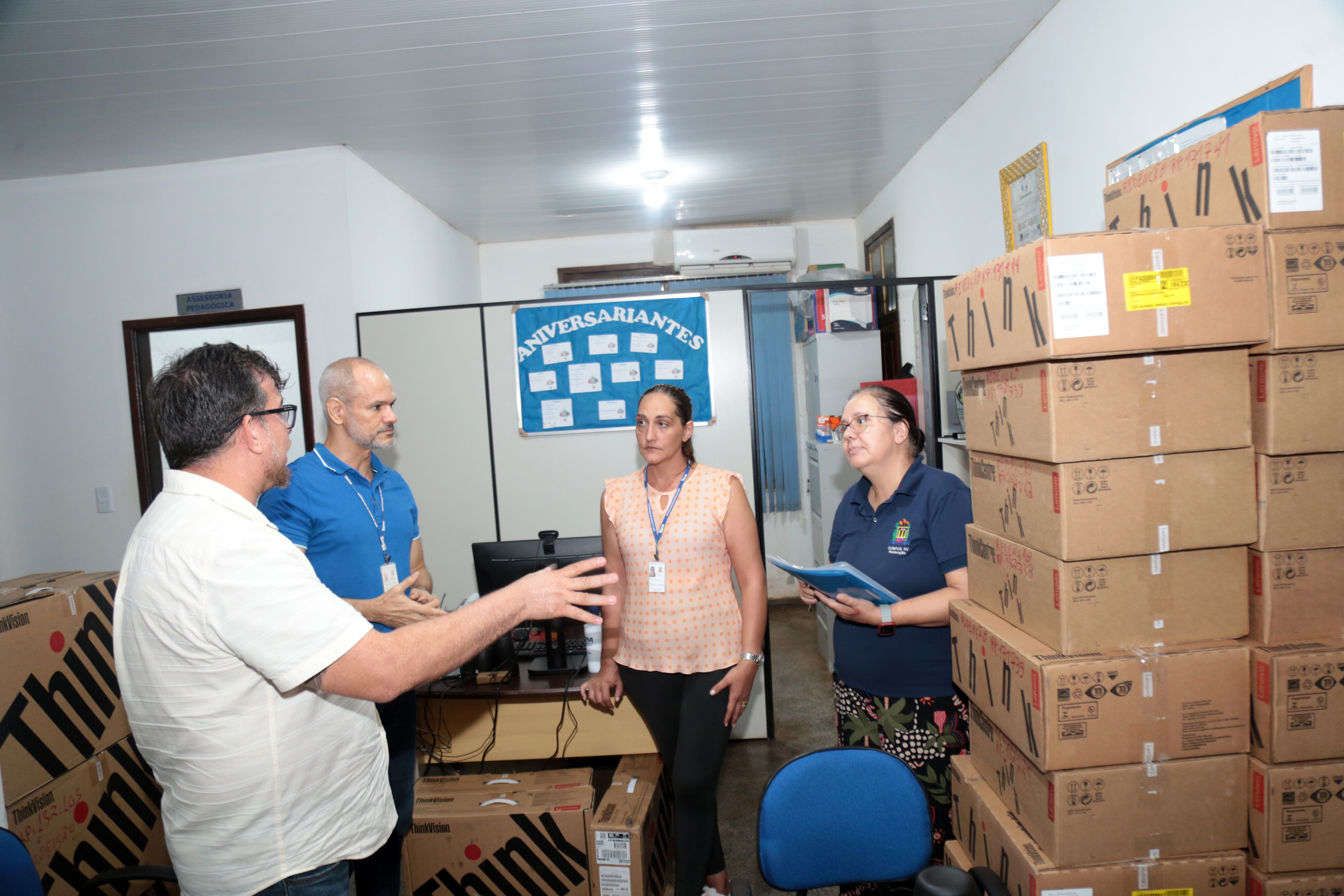 O Reitor da Uepa, Clay Chagas, entrega equipamentos no Campus XV de Redenção. Fotos: Sidney Oliveira/Ascom Uepa.