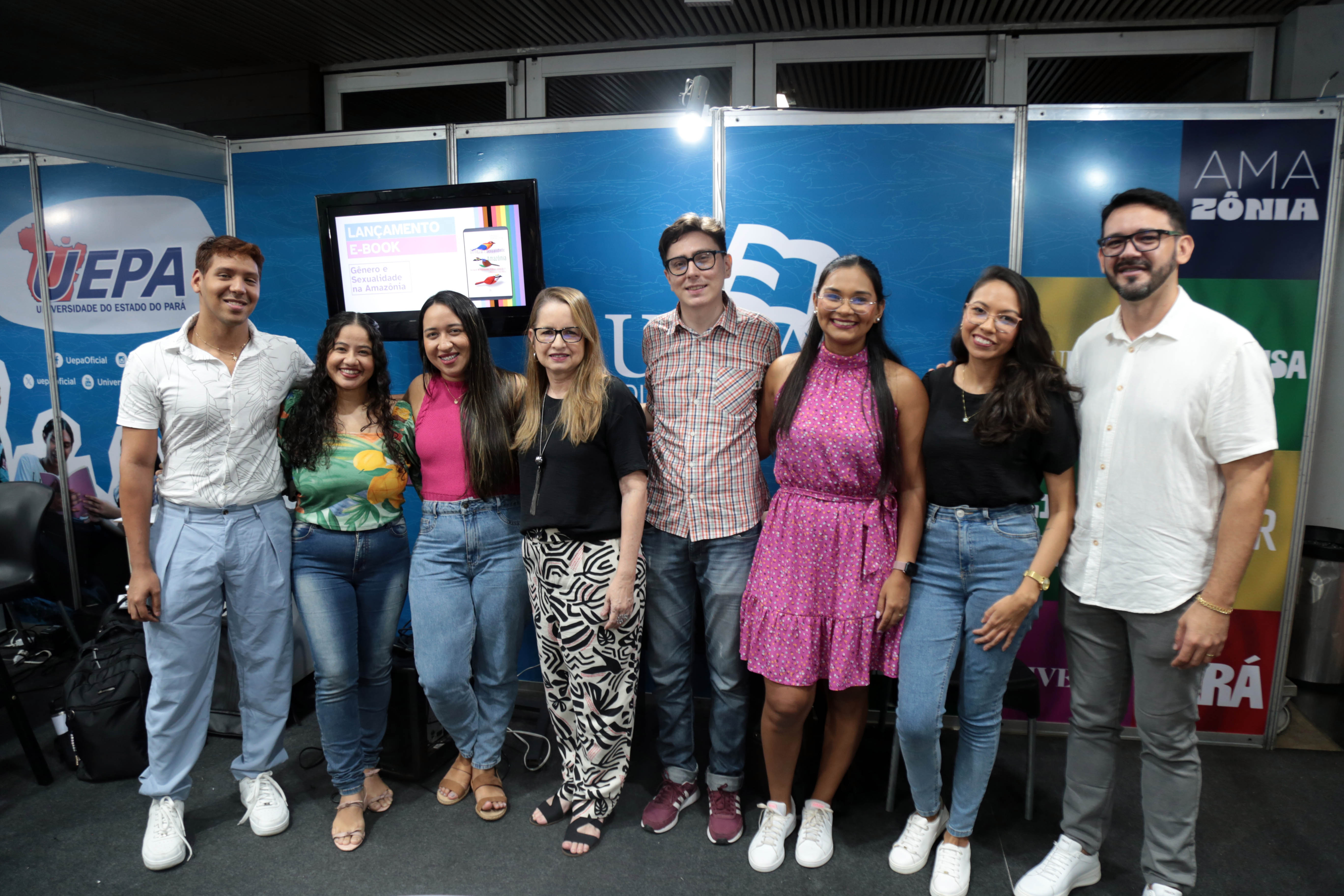 Foi lançado no estande da Eduepa que integra a Feira do Livro, o  Ebook " Gênero e Sexualidade  na Amazônia", na tarde dessa quarta-feira (21). - Foto: Sidney Oliveira/Ascom Uepa.