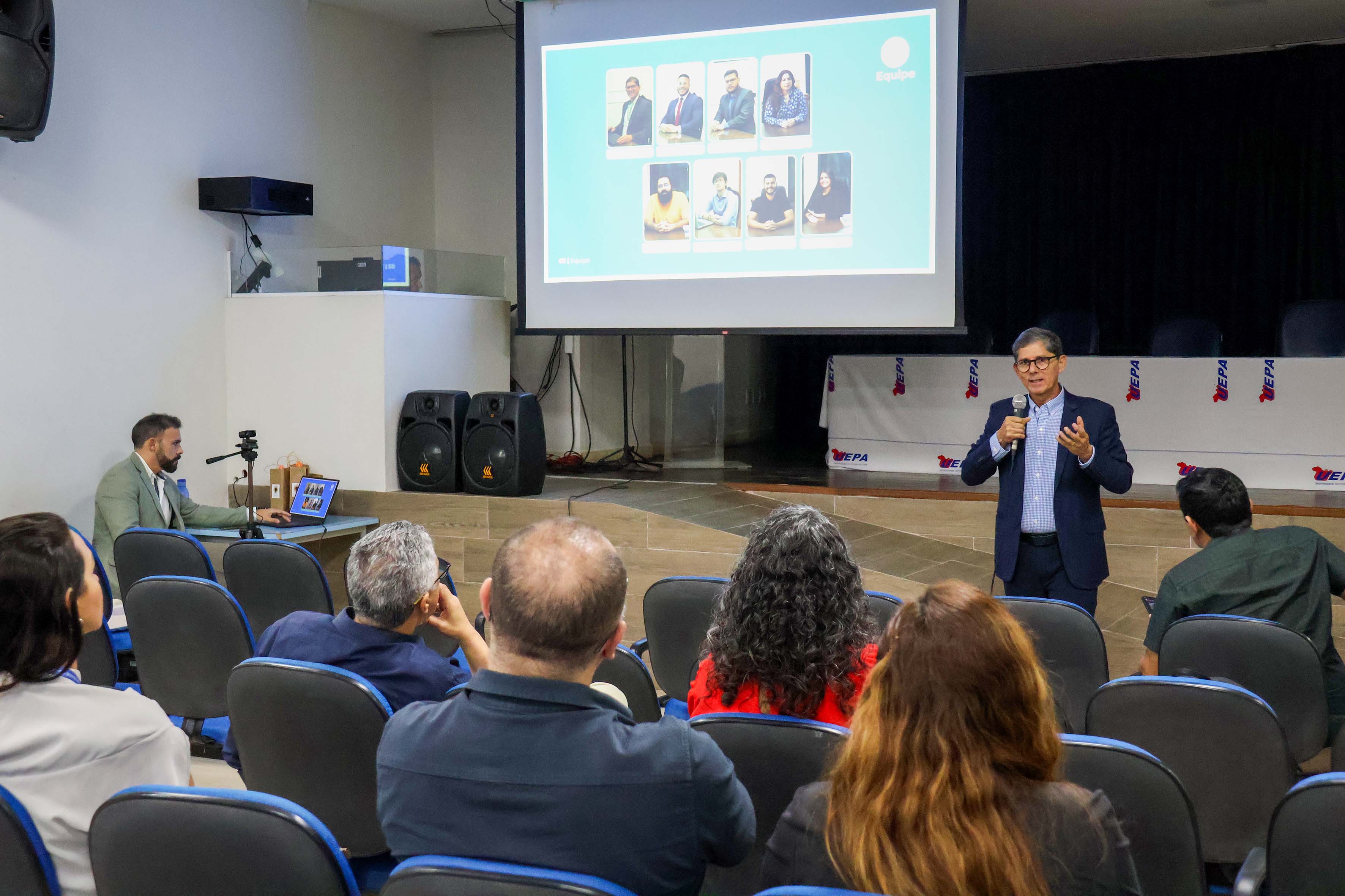 Foi realizada, na tarde da segunda-feira, 28, no auditório do Ueafto, no Ccbs, a palestra Políticas Públicas de Inovação na Amazônia, com o professor Antônio de Lima Mesquita, diretor da Agência de Inovação a Propriedade Intelectual da Universidade do Estado do Amazonas. Na foto, o professor Antônio de Lima Mesquita. Foto: Sidney Oliveira/Ascom Uepa.