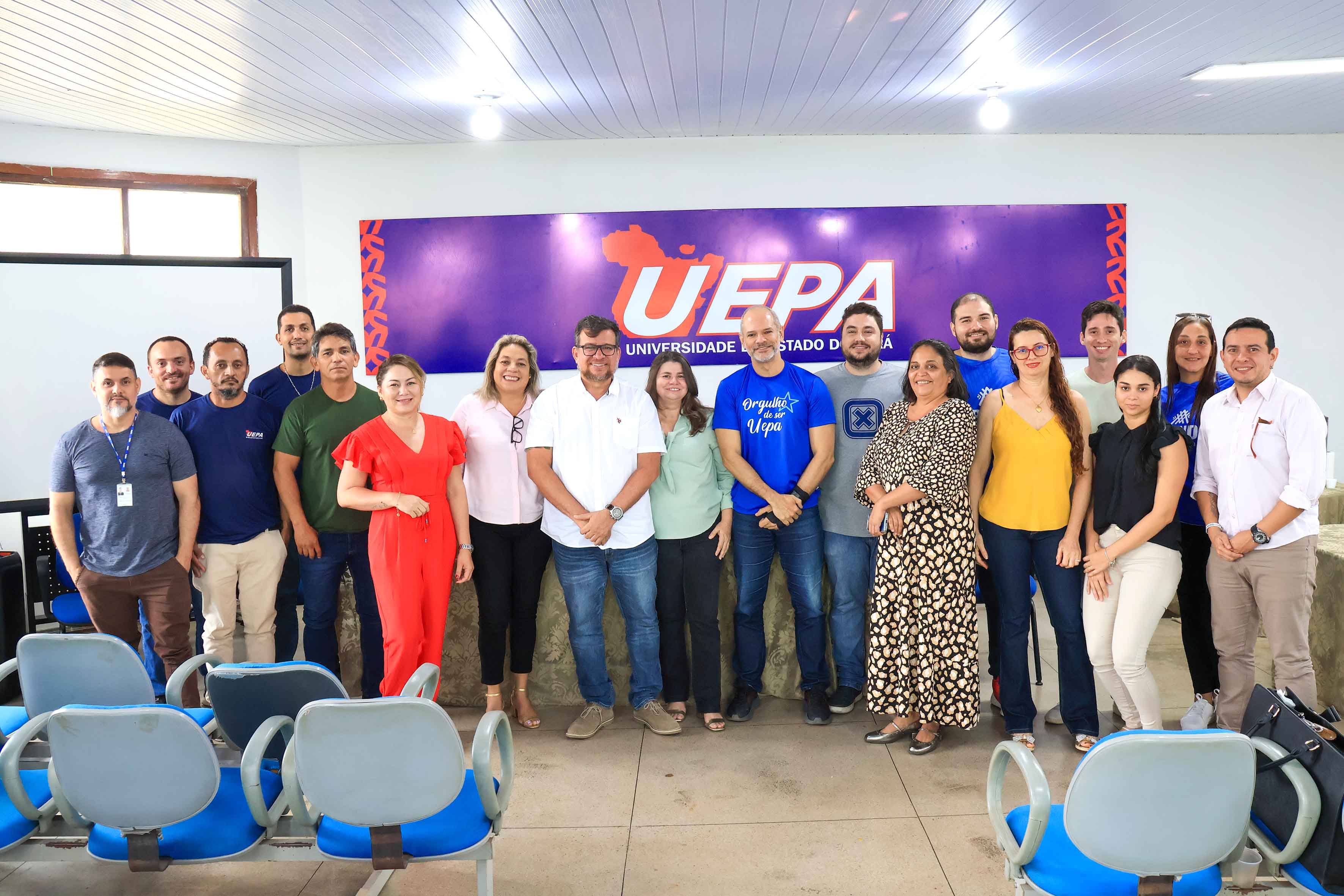 O reitor da Uepa, Clay Anderson Nunes Chagas, visitou o campus XV de Redenção, reuniu com servidores e alunos, e na ocasião também entregou novos equipamentos em cumprimprimento de sua agenda ao campus. Foto: Sidney Oliveira/Ascom Uepa.