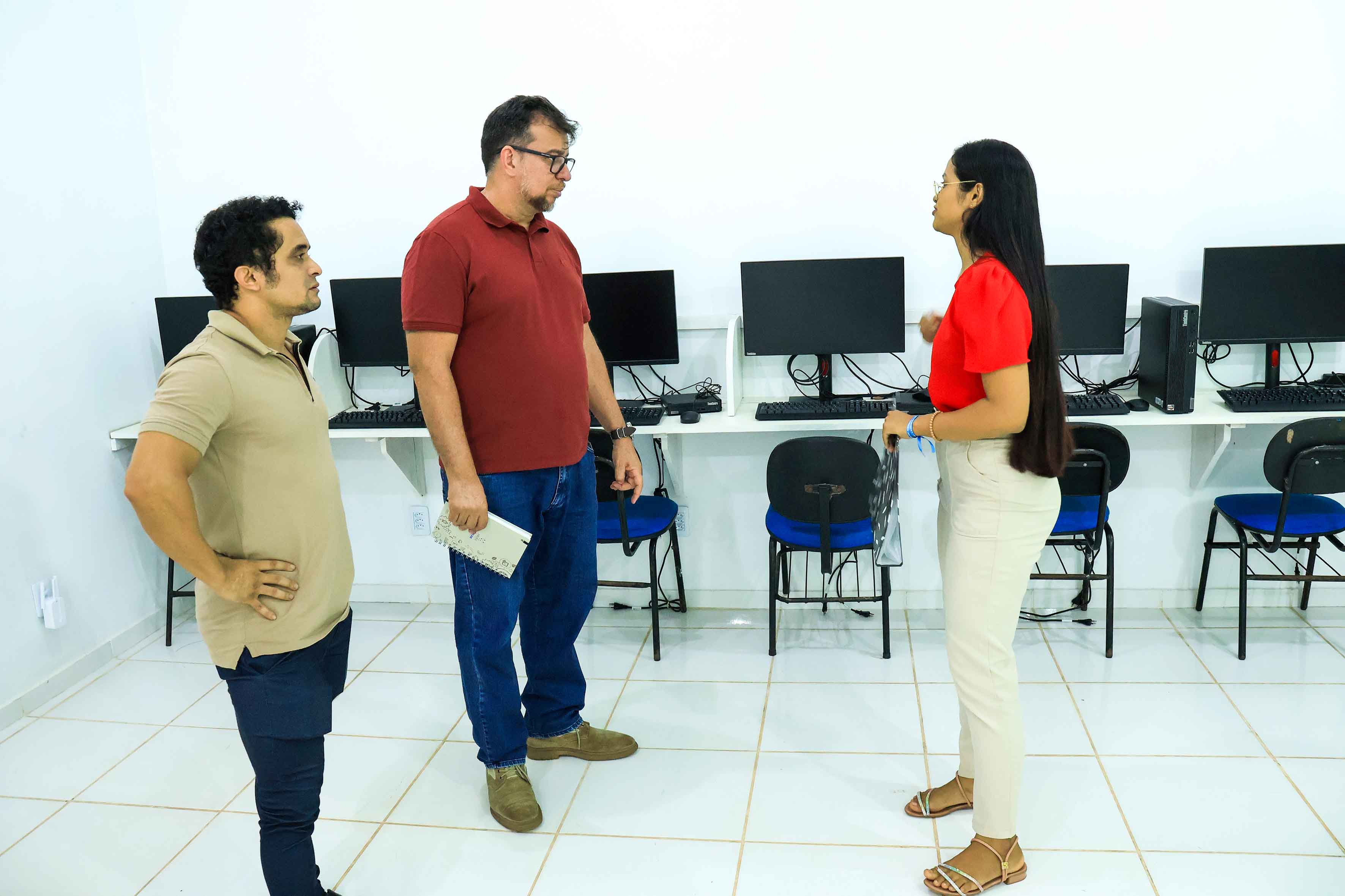 Reuniões com servidores e alunos, marcaram a visita do reitor Clay Anderson Nunes Chagas, ao campus XlV do Moju. Foto: Sidney Oliveira/Ascom Uepa.