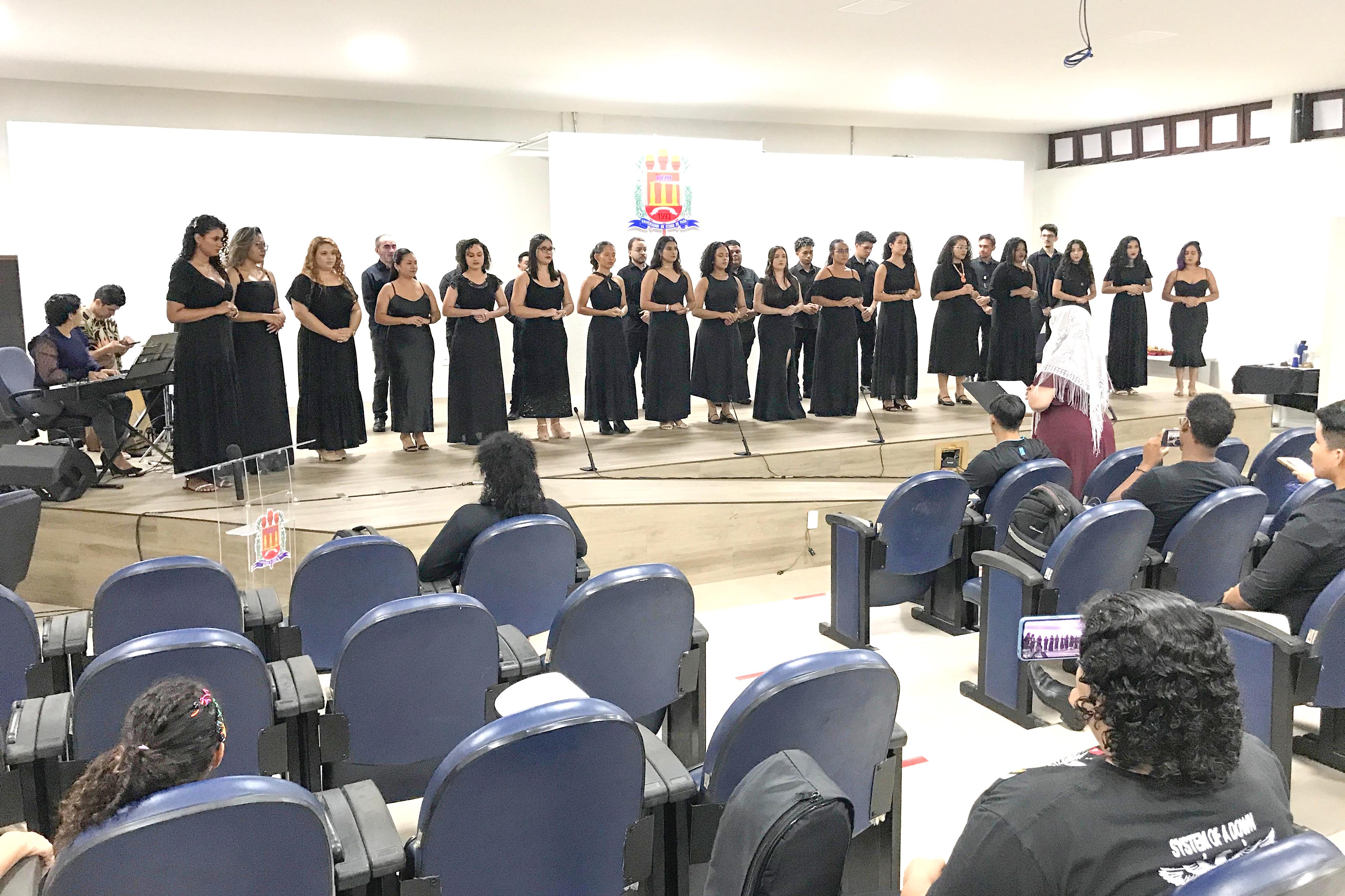 Madrigal faz apresentação em comemoração ao seu 23° aniversário. Foto: Sidney Oliveira/Ascom Uepa.