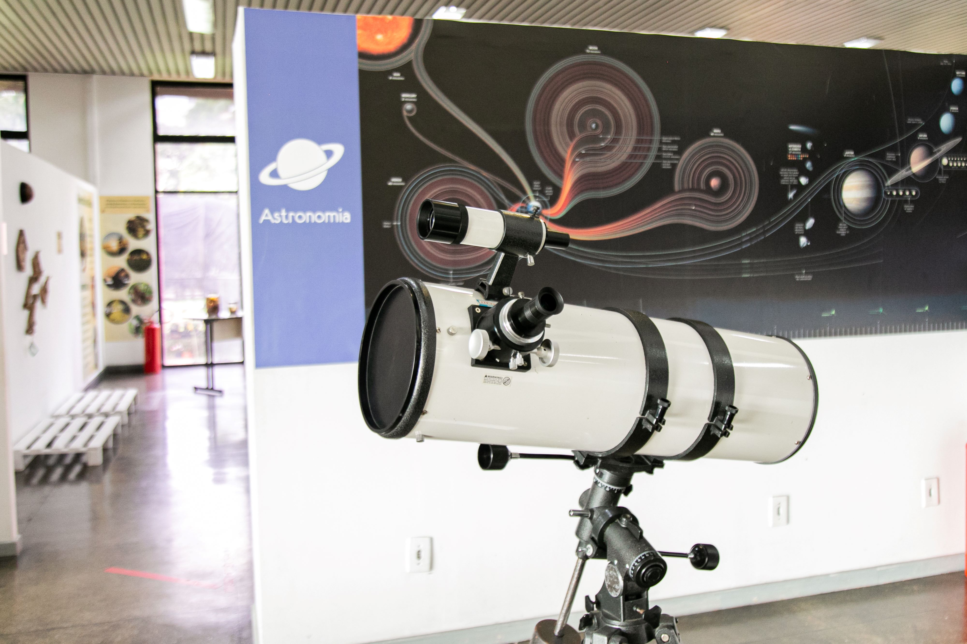 Espaço do planetário dedicado à Astronomia.