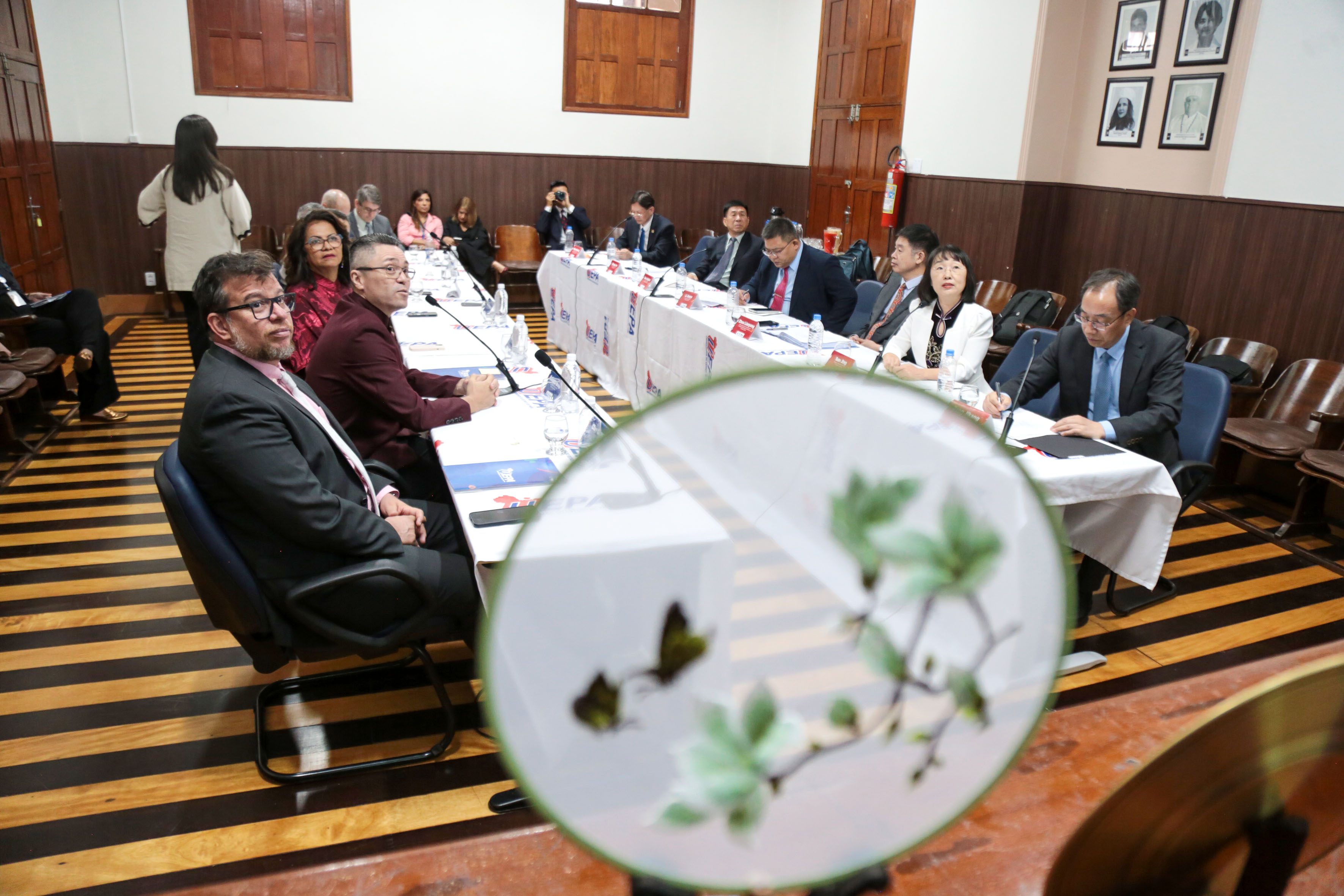 Gestores da Uepa e delegaçao da SDNU em reunião.