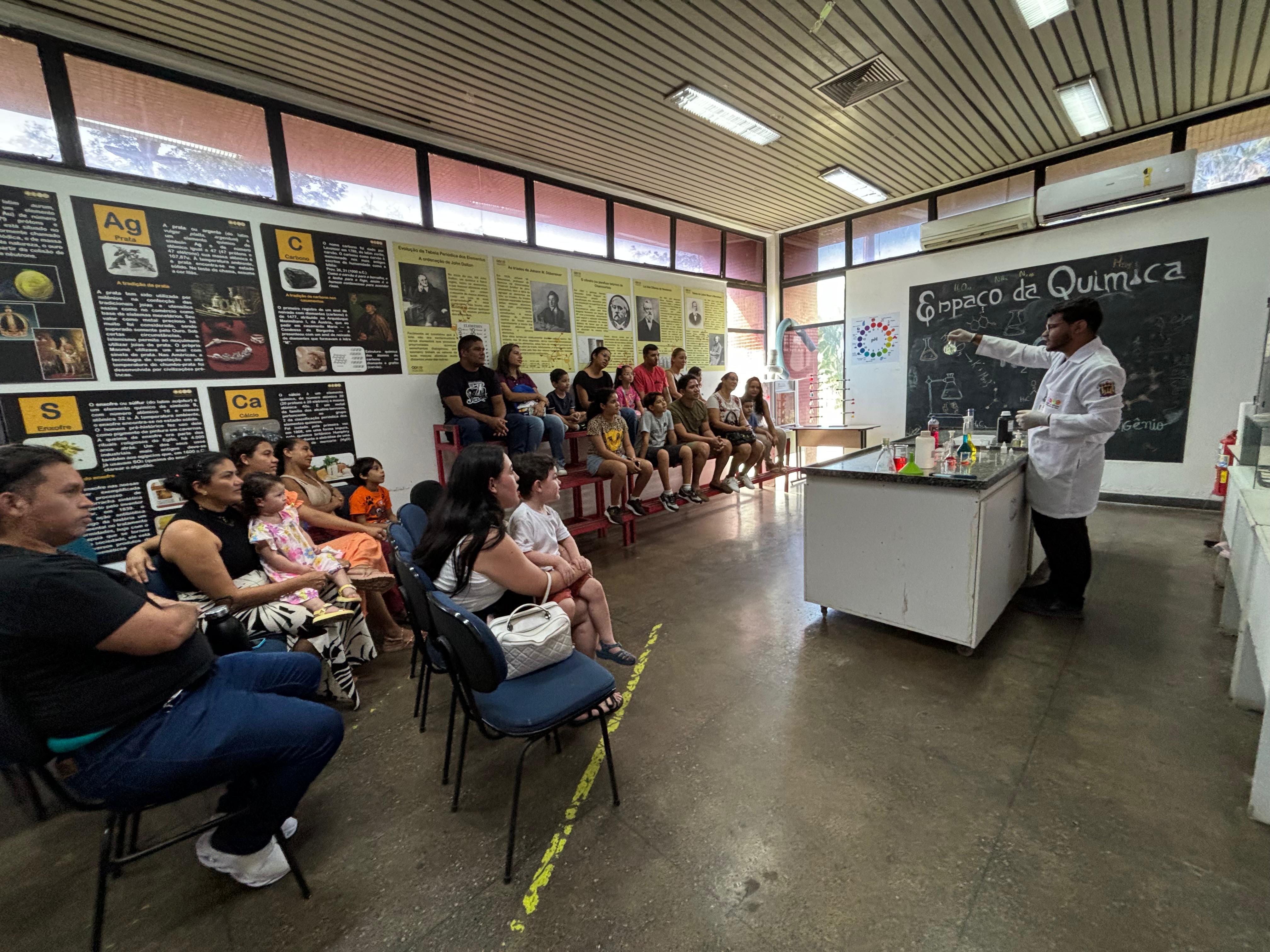 Professores e estudantes de cursos de licenciatura são o público preferencial do curso.