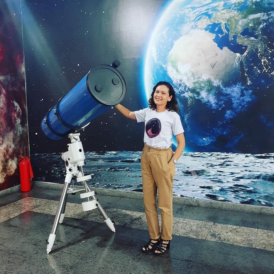 Dina Carla Bandeira afirma que o tema “Museus, Educação e Pesquisa” envolve dimensões de extrema importância.