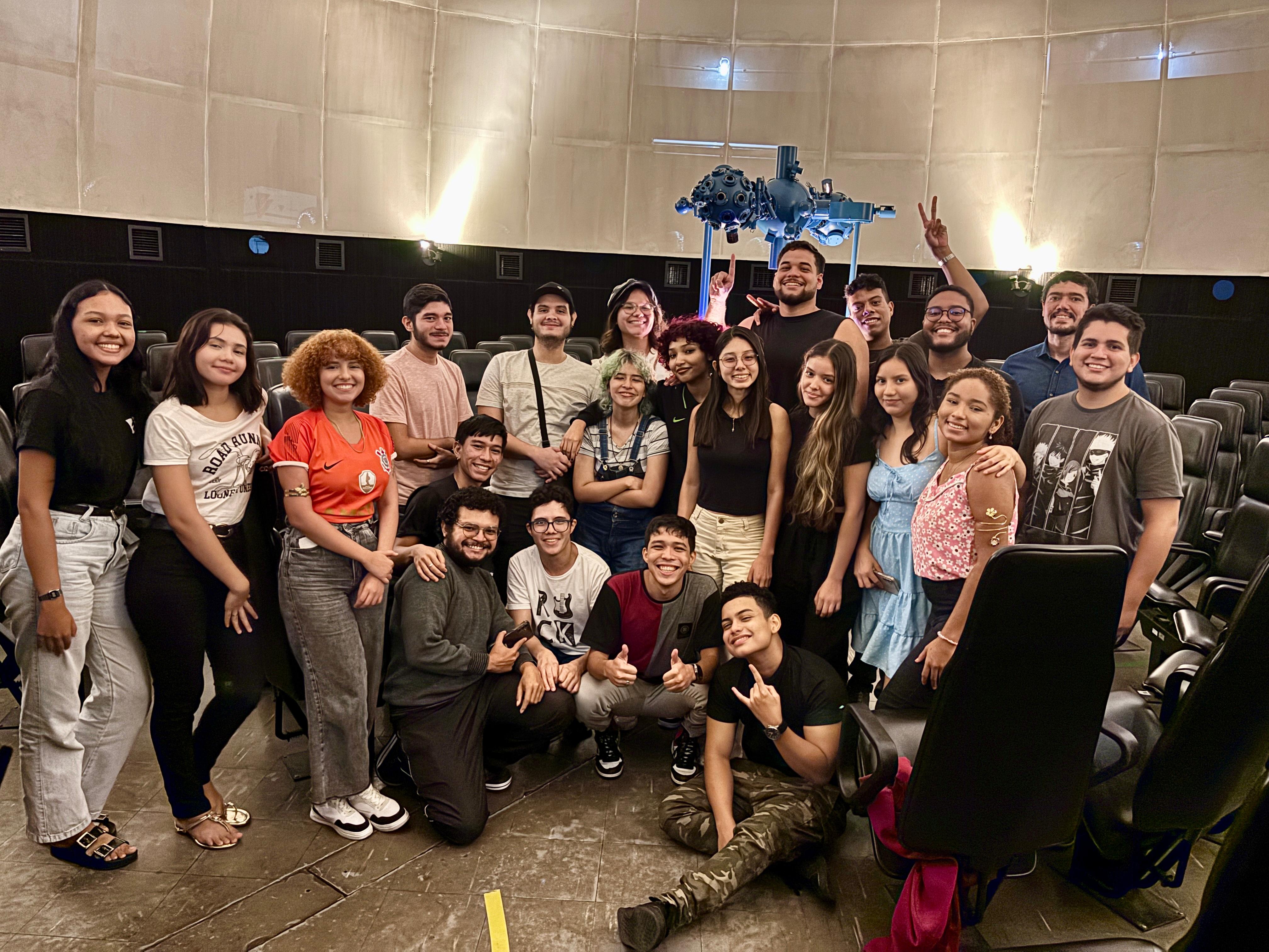 Estagiários do Centro de Ciências e Planetário do Pará durante formação ocorrida na Cúpula de Projeções Kwarahy.