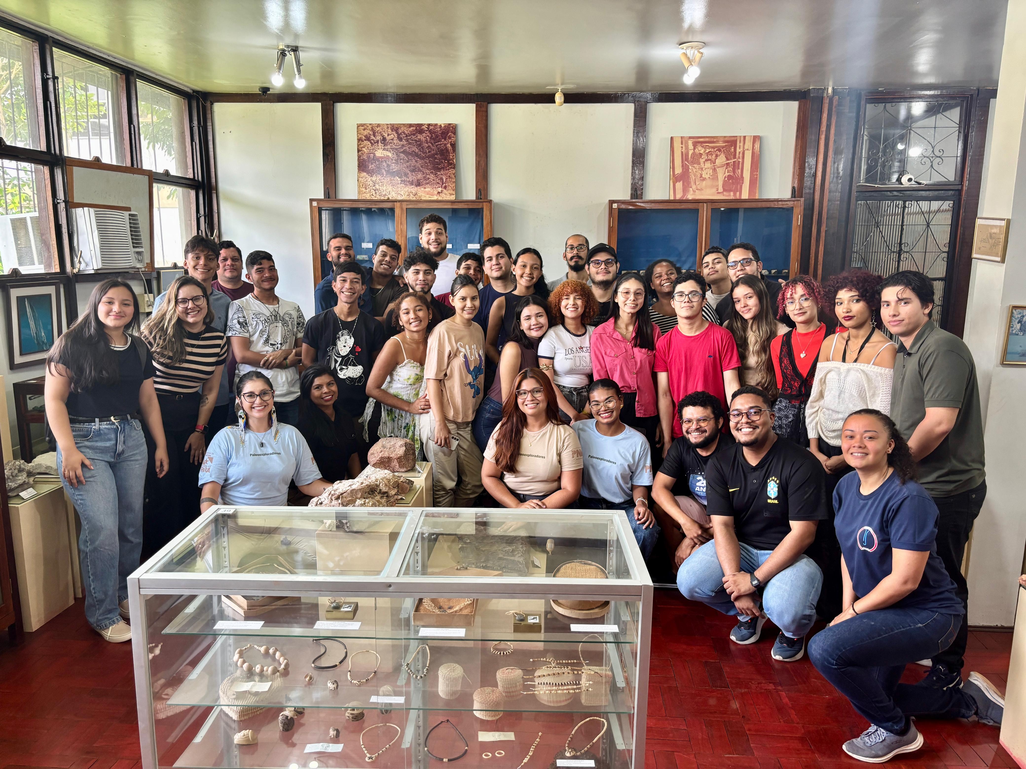 Estagiários do CCPPA visitaram o Museu de Geociências da Universidade Federal do Pará, em formação sobre Geodiversidade, Paleobiodiversidade e Patrimônio.