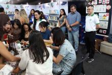 A Universidade do Estado do Pará (Uepa) está presente na 28ª Feira Pan-Amazônica do Livro e das Multivozes. Na foto, Caligrafia Chinesa – Instituto Confúcio. Foto: Marcelo Rodrigues/Ascom Uepa