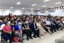 Homenagens marcaram a comemoração dos 40 anos do curso de Pedagogia  da Universidade Estadual do Pará, na noite de ontem, terça - feira, 10, no auditório Paulo Freire do CCSE. Foto : Sidney Oliveira/Ascom Uepa. 