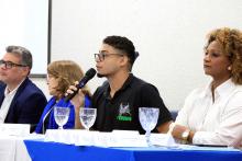 Homenagens marcaram a comemoração dos 40 anos do curso de Pedagogia  da Universidade Estadual do Pará, na noite de ontem, terça - feira, 10, no auditório Paulo Freire do CCSE. Foto : Sidney Oliveira/Ascom Uepa. 