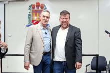 A cidade de Salvaterra, na Ilha do Marajó, sediou a abertura da 5ª etapa da itinerância da iniciativa Ação para Meninas e Mulheres do Marajó, coordenada pelo Conselho Nacional de Justiça (CNJ) em parceria com o Tribunal de Justiça do Estado do Pará (TJPA) e instituições locais. A programação ocorreu nas instalações da Universidade do Estado do Pará (Uepa), Campus de Salvaterra. Na foto, o ministro Luís Roberto Barroso e o reitor Clay Anderson Nunes Chagas da Uepa.