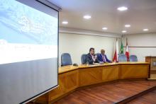 A Universidade do Estado do Pará (Uepa) participou da 21ª edição do Americas Competitiveness Exchange (ACE), que ocorreu no dia 27 de agosto, no Auditório da Universidade Federal do Pará (Ufpa), um painel com apresentação de projetos e iniciativas da UEPA em inovação, preservação ambiental e sustentabilidade. Na foto, Clay Chagas, reitor da Uepa e Gilmar Pereira, reitor de Ufpa. Foto: Paula Hoyos/Ascom Uepa.