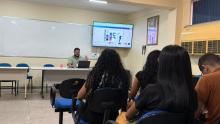 Designers Loan Bastos e Jamile Freitas ministram oficina de noções de design e uso do aplicativo Canva