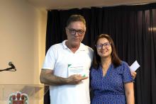 Solenidade alusivo aos 40 anos do curso de Fisioterapia. Na foto, o professor Nelson Higino é homenageado. Foto: Sidney Oliveira/Ascom Uepa.