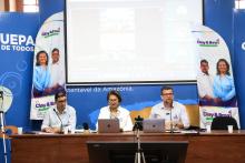 Os candidatos a reitor e vice - reitora, respectivamente, professor Clay Chagas e a professora Ilma Pastana, apresentam as propostas  da chapa 1 ao Consun. Foto: Sidney Oliveira/Ascom Uepa.