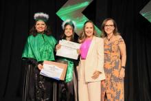 Durante a cerimônia de formatura dos alunos do curso de Medicina, a aluna Lívia Guerreiro de Barros Bentes recebeu a Medalha Prof. Dr. João Maradei, como prêmio por seu desempenho acadêmico.