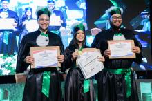 Durante a cerimônia de formatura dos alunos do curso de Medicina, a aluna Lívia Guerreiro de Barros Bentes recebeu a Medalha Prof. Dr. João Maradei, como prêmio por seu desempenho acadêmico.