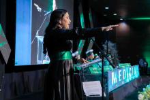 Durante a cerimônia de formatura dos alunos do curso de Medicina, a aluna Lívia Guerreiro de Barros Bentes recebeu a Medalha Prof. Dr. João Maradei, como prêmio por seu desempenho acadêmico.