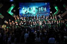 Durante a cerimônia de formatura dos alunos do curso de Medicina, a aluna Lívia Guerreiro de Barros Bentes recebeu a Medalha Prof. Dr. João Maradei, como prêmio por seu desempenho acadêmico.