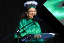 Durante a cerimônia de formatura dos alunos do curso de Medicina, a aluna Lívia Guerreiro de Barros Bentes recebeu a Medalha Prof. Dr. João Maradei, como prêmio por seu desempenho acadêmico.