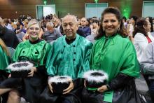 Durante a cerimônia de formatura dos alunos do curso de Medicina, a aluna Lívia Guerreiro de Barros Bentes recebeu a Medalha Prof. Dr. João Maradei, como prêmio por seu desempenho acadêmico.