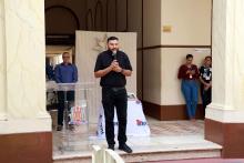 Celebração Ecumênica de Páscoa no Hall da reitoria. Na foto, o padre Leonardo Monteiro. Foto: Sidney Oliveira/Ascom Uepa.