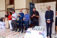 Celebração Ecumênica de Páscoa no Hall da reitoria. Na foto, a gestão superior com a pastora Luana e os padres Paulo e Leonardo. Foto: Sidney Oliveira/Ascom Uepa.