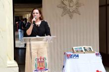 Celebração Ecumênica de Páscoa no Hall da reitoria. Na foto, a pastora Luana Fernandes. Foto: Sidney Oliveira/Ascom Uepa.