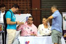 Foi realizado, na noite dessa quarta-feira, 26, o debate entre os candidatos a reitor e vice-reitor de Uepa, no ginásio do CCBS. Na foto, os candidatos da chapa 2 são orientados pela assessoria. Na foto, os candidatos da chapa 1, são orientados pela assessoria.Foto: Sidney Oliveira/Ascom Uepa