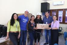 A Vice-reitora Ilma Pastana e o Pró-reitor Carlos Capela entregam equipamentos no Campus XVII de Vigia. Fotos: Sidney Oliveira/Ascom Uepa.