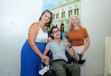 Entrega do computador para Lucas Nobre, aluno do curso de Filosofia do campus da Uepa em São Miguel do Guamá.