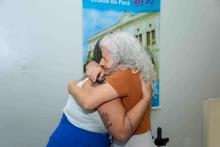 Entrega do computador para Lucas Nobre, aluno do curso de Filosofia do campus da Uepa em São Miguel do Guamá.