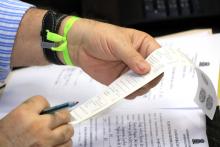 Parte da comissão eleitoral na apuração. Foto: Marcelo Rodrigues/Ascom Uepa.