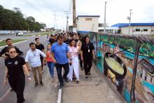 Na manhã desta sexta - feira, 13, foi inaugurada a pintura do muro do campus XXll, em Ananindeua. O reitor Clay Chagas esteve presente para fazer a visita à arte no muro junto aos servidores e alunos do campus, além de visitar também o laboratório multidisciplinar. Foto: Sidney Oliveira/Ascom Uepa.