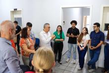 O reitor em exercício, Carlos Capela, entregou, na manhã desta terça - feira, 25, equipamentos à Escola de Enfermagem Magalhães Barata. Foto: Sidney Oliveira/Ascom Uepa.