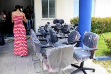 O reitor em exercício, Carlos Capela, entregou, na manhã desta terça - feira, 25, equipamentos à Escola de Enfermagem Magalhães Barata. Foto: Sidney Oliveira/Ascom Uepa.