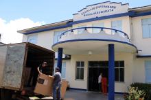 O reitor em exercício, Carlos Capela, entregou, na manhã desta terça - feira, 25, equipamentos à Escola de Enfermagem Magalhães Barata. Foto: Sidney Oliveira/Ascom Uepa.