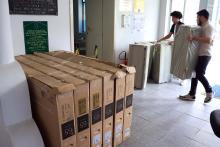 O reitor em exercício, Carlos Capela, entregou, na manhã desta terça - feira, 25, equipamentos à Escola de Enfermagem Magalhães Barata. Foto: Sidney Oliveira/Ascom Uepa.