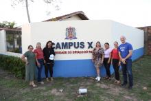 A Vice-reitora Ilma Pastana e o Pró-reitor Carlos Capela entregam equipamentos no Campus X de Igarapé-açu. Fotos: Sidney Oliveira.