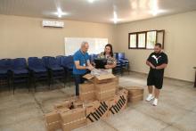 O Pró-reitor Carlos Capela entrega equipamentos no Campus VII de Conceição do Araguaia. Fotos: Sidney Oliveira/Ascom Uepa.