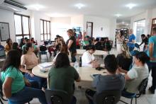 O Pró-reitor Carlos Capela entrega equipamentos no Campus VII de Conceição do Araguaia. Fotos: Sidney Oliveira/Ascom Uepa.