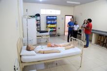 O Pró-reitor Carlos Capela, entrega equipamentos no Campus VII de Conceição do Araguaia. Fotos: Sidney Oliveira/Ascom Uepa.