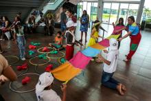 A Uepa promoveu brincadeiras no dia 19 de abril, no Hangar, em alusão ao Dia dos Povos Indígenas. Foto: Sidney Oliveira/Ascom Uepa.