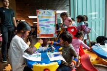 A Uepa promoveu brincadeiras no dia 19 de abril, no Hangar, em alusão ao Dia dos Povos Indígenas. Foto: Sidney Oliveira/Ascom Uepa.