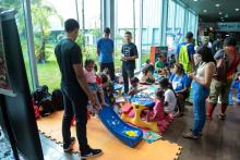 A Uepa promoveu brincadeiras no dia 19 de abril, no Hangar, em alusão ao Dia dos Povos Indígenas. Foto: Sidney Oliveira/Ascom Uepa.