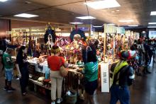 A Uepa promoveu brincadeiras no dia 19 de abril, no Hangar, em alusão ao Dia dos Povos Indígenas. Foto: Sidney Oliveira/Ascom Uepa.